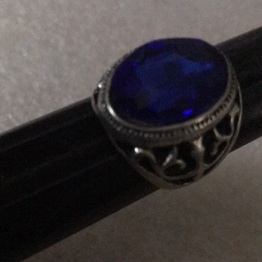 Elegant Silver Ring with Blue Stone - Picture 7 of 8